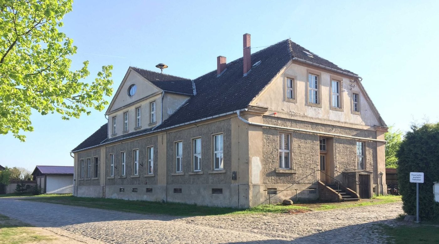 Gutshaus Neuermark, 1870 auf dem Gewölbekeller des Rittergutes erbaut
